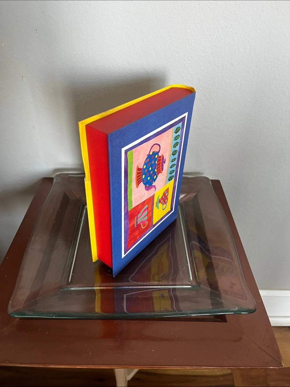 Blank notes with envelopes in a gift box
